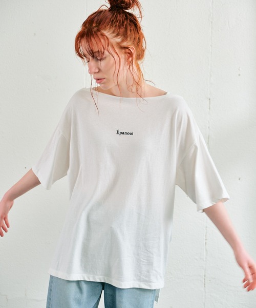 ECRIRE（エクリール）の「ワンポイントロゴ刺繍オーバーサイズコットンTシャツ（Tシャツ/カットソー・レディース・ブラック/オフホワイト/モカ・フリー）」の21枚目の写真