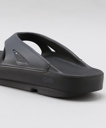 REIGNING CHAMP（レイニングチャンプ）の「OOFOS×REIGNING CHAMP
