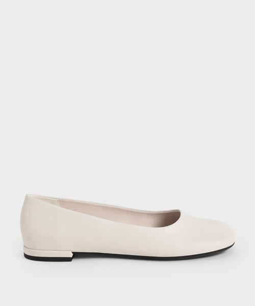 CHARLES & KEITH（チャールズ & キース）の「スエード ラウンドトゥバレリーナ（バレエシューズ・レディース・ブラック/オフホワイト/サンドベージュ・23cm/23.5cm/24.5cm/25cm/25.5cm/22.5cm）」の2枚目の写真