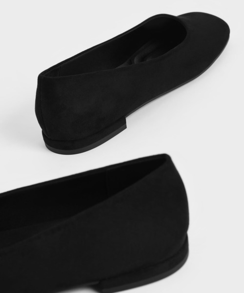 CHARLES & KEITH（チャールズ & キース）の「スエード ラウンドトゥバレリーナ（バレエシューズ・レディース・ブラック/オフホワイト/サンドベージュ・23cm/23.5cm/24.5cm/25cm/25.5cm/22.5cm）」の8枚目の写真