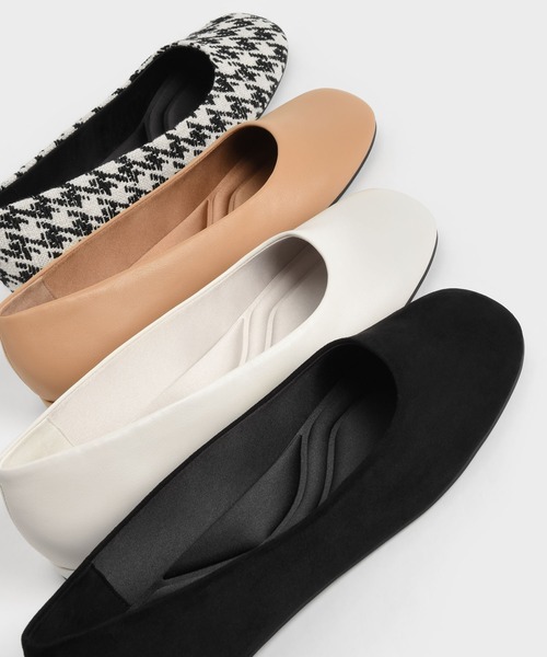 CHARLES & KEITH（チャールズ & キース）の「スエード ラウンドトゥバレリーナ（バレエシューズ・レディース・ブラック/オフホワイト/サンドベージュ・23cm/23.5cm/24.5cm/25cm/25.5cm/22.5cm）」の9枚目の写真