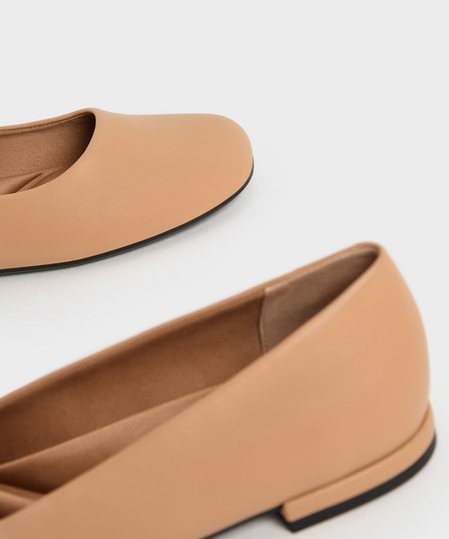 CHARLES & KEITH（チャールズ & キース）の「スエード ラウンドトゥバレリーナ（バレエシューズ・レディース・ブラック/オフホワイト/サンドベージュ・23cm/23.5cm/24.5cm/25cm/25.5cm/22.5cm）」の12枚目の写真