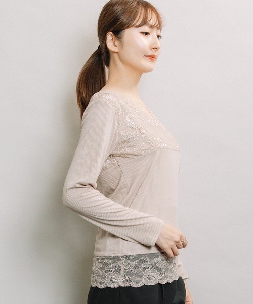 ELVENCE DEUX(エルベンスドゥ)の「テレコレースツカイVネック(Tシャツ/カットソー・レディース・ブラック/ベージュ/オフホワイト・MEDIUM/LARGE)」の8枚目の写真