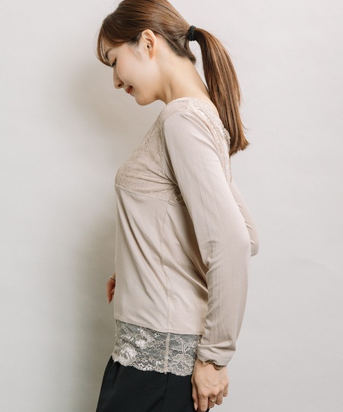 ELVENCE DEUX(エルベンスドゥ)の「テレコレースツカイVネック(Tシャツ/カットソー・レディース・ブラック/ベージュ/オフホワイト・MEDIUM/LARGE)」の9枚目の写真