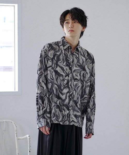 Ellno Loset(エルノロゼット)の「BLURレギュラーシャツ(シャツ/ブラウス・メンズ・ブラック系/グレー系・MEDIUM/LARGE)」の13枚目の写真