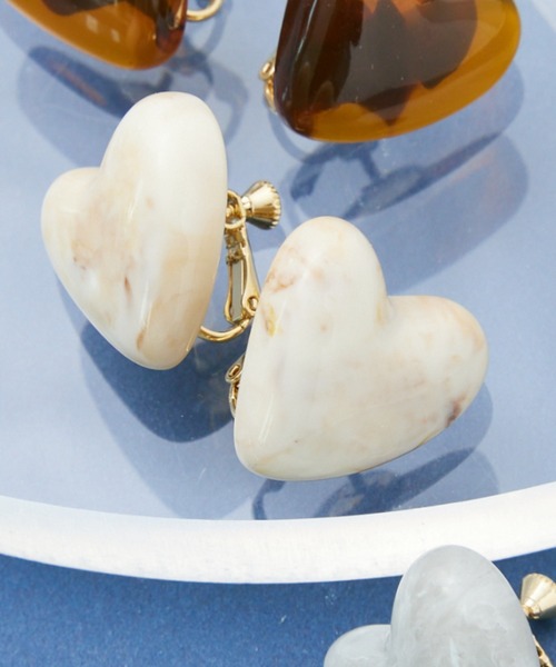 Green　Parks（グリーンパークス）の「・HALF TIME ハートイヤリング（イヤリング・レディース・ブラウン/アイボリー/グレー・FREE）」の2枚目の写真