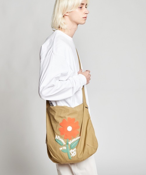 rehacer(レアセル)の「rehacer : Military Twill Loop Pouch Bag -Large- / ミリタリーツイル ループポーチバッグ -ラージ-(ショルダーバッグ・メンズ・スミクロ/カーキ・FREE)」の2枚目の写真