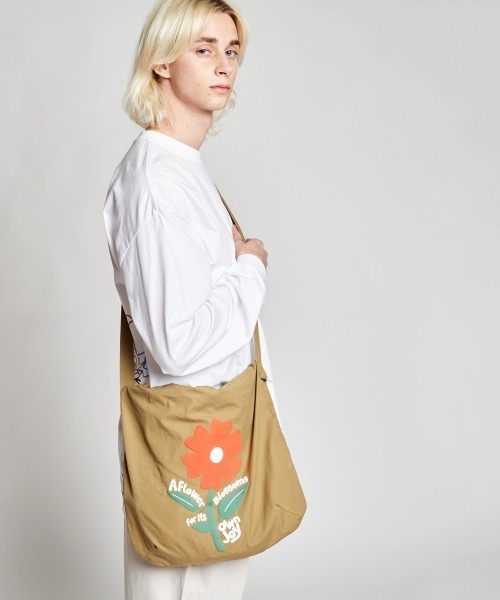 rehacer(レアセル)の「rehacer : Military Twill Loop Pouch Bag -Large- / ミリタリーツイル ループポーチバッグ -ラージ-(ショルダーバッグ・メンズ・スミクロ/カーキ・FREE)」の4枚目の写真