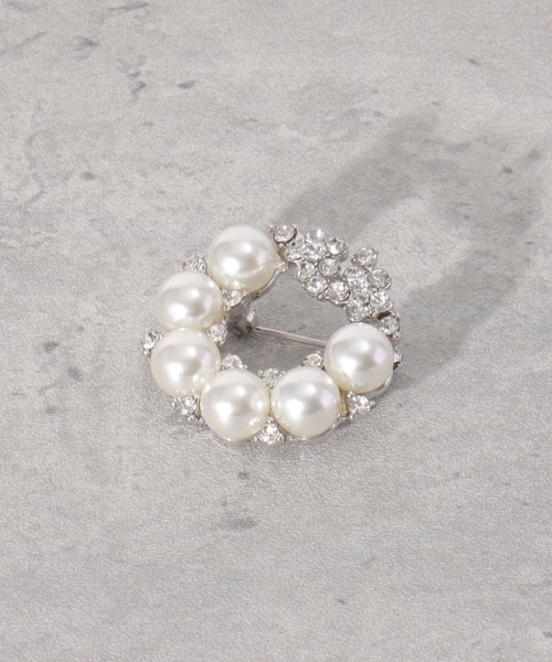 ikka(イッカ)の「【フォーマル対応】ブローチ 23(ブローチ/コサージュ・レディース・ホワイト/オフホワイト/ライトグレー/シルバーグレー/スモークグレー/グレー/チャコールグレー/ダークグレー・FREE)」の3枚目の写真