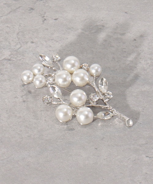 ikka(イッカ)の「【フォーマル対応】ブローチ 23(ブローチ/コサージュ・レディース・ホワイト/オフホワイト/ライトグレー/シルバーグレー/スモークグレー/グレー/チャコールグレー/ダークグレー・FREE)」の6枚目の写真