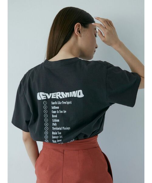 MURUA（ムルーア）の「【NIRVANA】ジャケットプリントTシャツ（Tシャツ/カットソー・レディース・ホワイト/ダークグレー・FREE）」の3枚目の写真