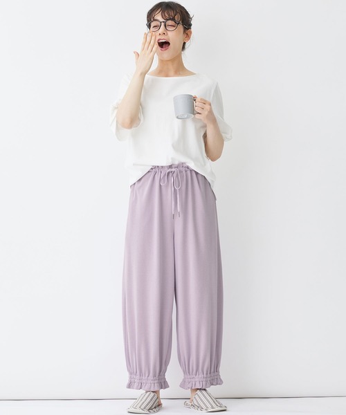 Viola e Viola(ヴィオラエヴィオラ)の「やわらかパイル裾フリルゆるパンツ(その他パンツ・レディース・チャコール/ライラック/ベージュ・M/3L/L/LL)」の6枚目の写真