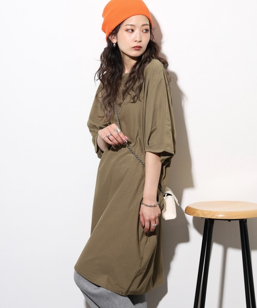 atONE(アットワン)の「atONE 5分袖アシメプルオーバー(Tシャツ/カットソー・レディース・カーキ/ブラック/チャコールグレー/ホワイト/ライトブラウン・M-L/4L~5L/LL~3L)」の1枚目の写真