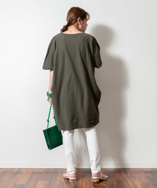 atONE(アットワン)の「atONE 5分袖アシメプルオーバー(Tシャツ/カットソー・レディース・カーキ/ブラック/チャコールグレー/ホワイト/ライトブラウン・M-L/4L~5L/LL~3L)」の22枚目の写真