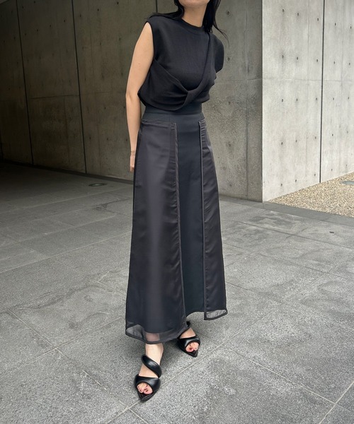 &g'aime（アンジェム）の「【&g’aime】パイピングシアーロングスカート（スカート・レディース・グレイッシュベージュ/ブラック・FREE）」の10枚目の写真