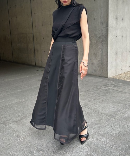 &g'aime（アンジェム）の「【&g’aime】パイピングシアーロングスカート（スカート・レディース・グレイッシュベージュ/ブラック・FREE）」の11枚目の写真