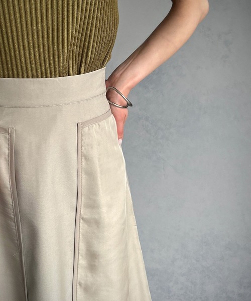 &g'aime（アンジェム）の「【&g’aime】パイピングシアーロングスカート（スカート・レディース・グレイッシュベージュ/ブラック・FREE）」の17枚目の写真
