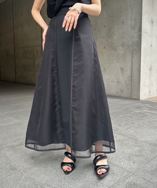 &g'aime（アンジェム）の「【&g’aime】パイピングシアーロングスカート（スカート・レディース・グレイッシュベージュ/ブラック・FREE）」の3枚目の写真