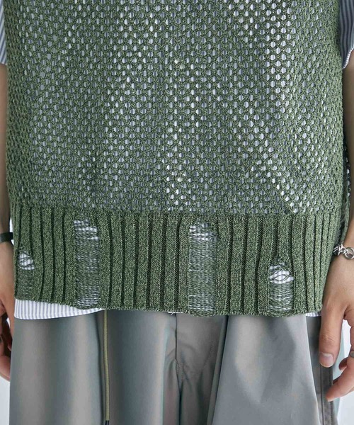 PUBLIC TOKYO（パブリックトウキョウ）の「ハーフジップダメージニットベスト（ニット/セーター・メンズ・ブラック/ダークグリーン・FREE）」の9枚目の写真