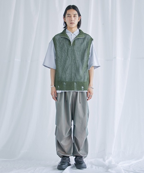 PUBLIC TOKYO（パブリックトウキョウ）の「ハーフジップダメージニットベスト（ニット/セーター・メンズ・ブラック/ダークグリーン・FREE）」の3枚目の写真