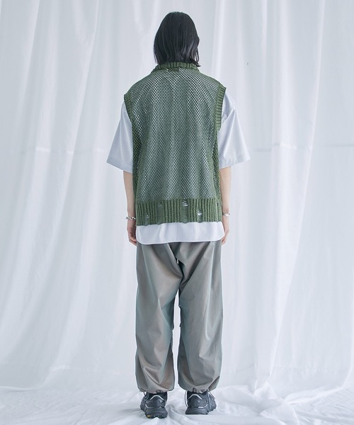 PUBLIC TOKYO（パブリックトウキョウ）の「ハーフジップダメージニットベスト（ニット/セーター・メンズ・ブラック/ダークグリーン・FREE）」の5枚目の写真
