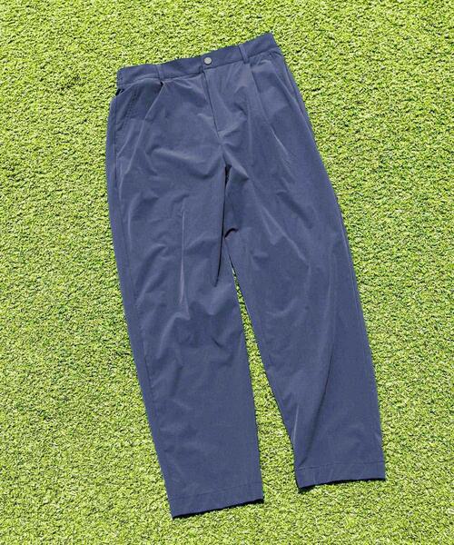 ITEMS URBANRESEARCH(アイテムズ アーバンリサーチ)の「シルキーナイロン 多機能 タックパンツ(その他パンツ・メンズ・ネイビー/ブラック/チャコールグレー・MEDIUM/LARGE)」の3枚目の写真