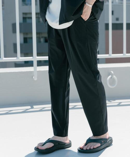 ITEMS URBANRESEARCH(アイテムズ アーバンリサーチ)の「シルキーナイロン 多機能 タックパンツ(その他パンツ・メンズ・ネイビー/ブラック/チャコールグレー・MEDIUM/LARGE)」の5枚目の写真