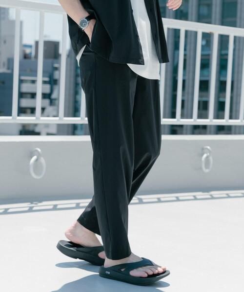 ITEMS URBANRESEARCH(アイテムズ アーバンリサーチ)の「シルキーナイロン 多機能 タックパンツ(その他パンツ・メンズ・ネイビー/ブラック/チャコールグレー・MEDIUM/LARGE)」の6枚目の写真
