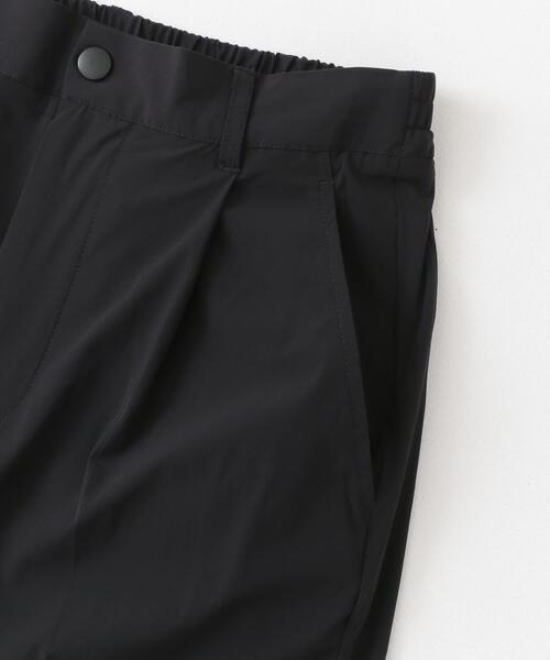 ITEMS URBANRESEARCH(アイテムズ アーバンリサーチ)の「シルキーナイロン 多機能 タックパンツ(その他パンツ・メンズ・ネイビー/ブラック/チャコールグレー・MEDIUM/LARGE)」の9枚目の写真