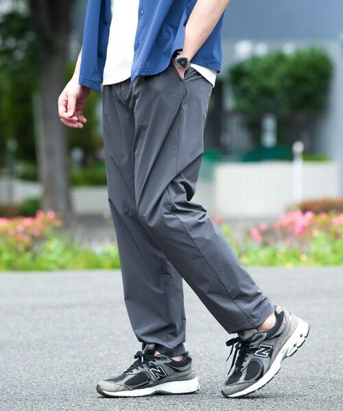 ITEMS URBANRESEARCH(アイテムズ アーバンリサーチ)の「シルキーナイロン 多機能 タックパンツ(その他パンツ・メンズ・ネイビー/ブラック/チャコールグレー・MEDIUM/LARGE)」の18枚目の写真