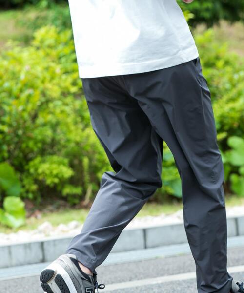 ITEMS URBANRESEARCH(アイテムズ アーバンリサーチ)の「シルキーナイロン 多機能 タックパンツ(その他パンツ・メンズ・ネイビー/ブラック/チャコールグレー・MEDIUM/LARGE)」の19枚目の写真