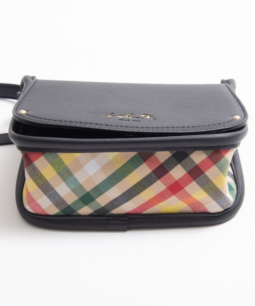 Arnold Palmer(アーノルドパーマー)の「フェイクレザー パーマ―チェック 切替 ショルダーバッグ(ショルダーバッグ・レディース・ブラック/ブラウン・F)」の6枚目の写真