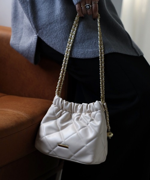 ap retro（アプレトロ）の「チャーム付キルティングチェーンバッグ / ミニバッグ（ショルダーバッグ・レディース・シルバー/ブラック/ベージュ/アイボリー・FREE）」の10枚目の写真