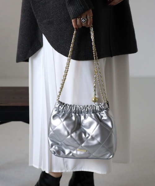 韓国デザイン キルティング チャーム付くしゅくしゅバッグ BAG セール】チャーム付キルティングチェーンバッグ / ミニバッグ