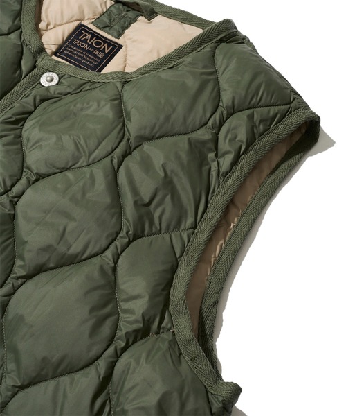 TAION（タイオン）の「【TAION / タイオン】MILITARY CREW NECK DOWN VEST / キルティングダウンベスト（ダウンベスト・レディース・セージグリーン/ブラック/グレイッシュベージュ/オリーブ/オフホワイト/ダークネイビー/チャコールグレー・MEDIUM/LARGE/X-LARGE/SMALL）」の20枚目の写真