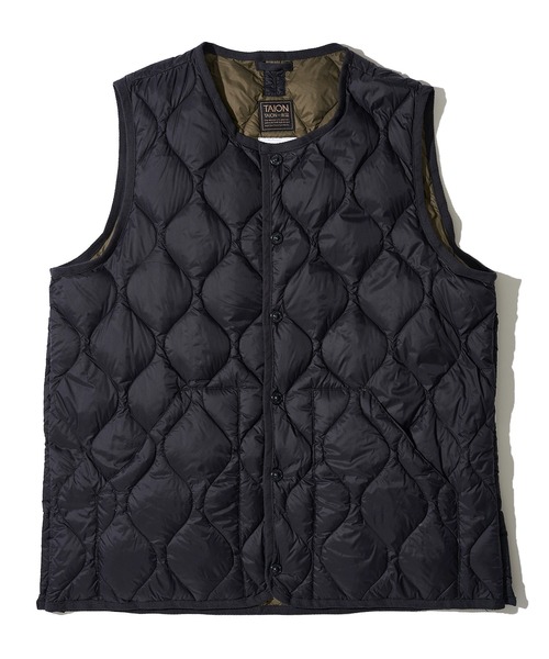 TAION（タイオン）の「【TAION / タイオン】MILITARY CREW NECK DOWN VEST / キルティングダウンベスト（ダウンベスト・レディース・セージグリーン/ブラック/グレイッシュベージュ/オリーブ/オフホワイト/ダークネイビー/チャコールグレー・MEDIUM/LARGE/X-LARGE/SMALL）」の10枚目の写真