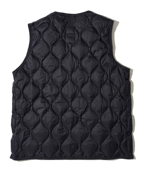 TAION（タイオン）の「【TAION / タイオン】MILITARY CREW NECK DOWN VEST / キルティングダウンベスト（ダウンベスト・レディース・セージグリーン/ブラック/グレイッシュベージュ/オリーブ/オフホワイト/ダークネイビー/チャコールグレー・MEDIUM/LARGE/X-LARGE/SMALL）」の11枚目の写真