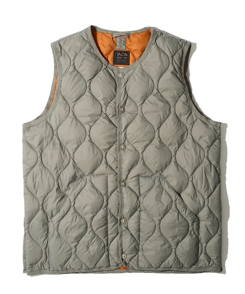 TAION（タイオン）の「【TAION / タイオン】MILITARY CREW NECK DOWN VEST / キルティングダウンベスト（ダウンベスト・レディース・セージグリーン/ブラック/グレイッシュベージュ/オリーブ/オフホワイト/ダークネイビー/チャコールグレー・MEDIUM/LARGE/X-LARGE/SMALL）」の16枚目の写真