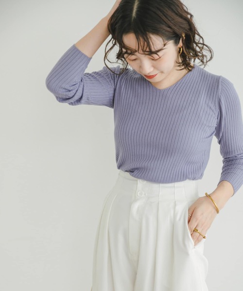 ITEMS URBANRESEARCH（アイテムズ アーバンリサーチ）の「『洗濯可』モチモチVネックニット（ニット/セーター・レディース・ライトブルー/チャコールグレー/ブラック/アイボリー・FREE）」の4枚目の写真