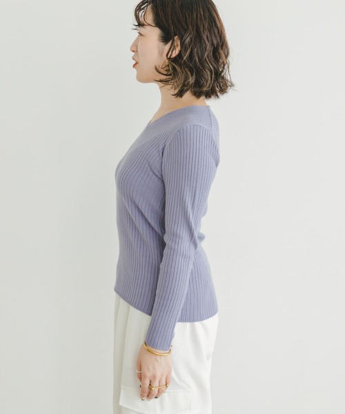 ITEMS URBANRESEARCH（アイテムズ アーバンリサーチ）の「『洗濯可』モチモチVネックニット（ニット/セーター・レディース・ライトブルー/チャコールグレー/ブラック/アイボリー・FREE）」の20枚目の写真