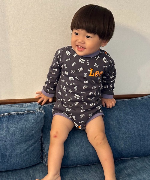 Lee(リー)の「Lee/リー【70/80cm】ベビー Leeロゴプリント 長袖ロンパース ★プレゼントにおススメ★(ロンパース・キッズ・ホワイト/ピンク/グレー・80/70)」の1枚目の写真