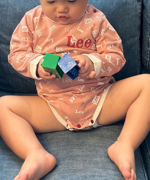Lee(リー)の「Lee/リー【70/80cm】ベビー Leeロゴプリント 長袖ロンパース ★プレゼントにおススメ★(ロンパース・キッズ・ホワイト/ピンク/グレー・80/70)」の17枚目の写真