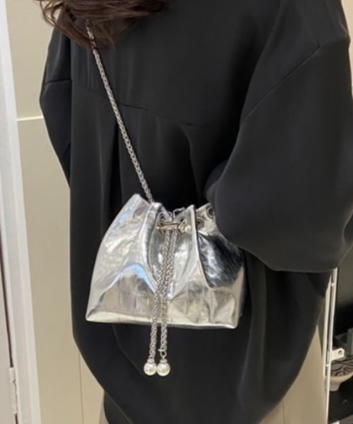 Sibra（シブラ）の「2wayバケツ型 巾着型 ミニ ショルダーバッグ（ショルダーバッグ・レディース・シルバー/ブラック・FREE）」の4枚目の写真