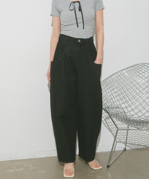 VANNIE U(ヴァニーユー)の「アウトビッグポケットデニム(デニムパンツ・レディース・ブルー/ブラック・S/M/L)」の2枚目の写真