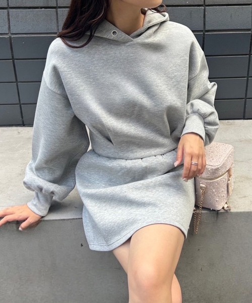 one after another NICE CLAUP（ワンアフターアナザーナイスクラップ）の「ショートパーカー+ミニスカートセットアップ（セットアップ・レディース・オフホワイト/杢グレー/ブルーグレー/ピンク・FREE）」の4枚目の写真