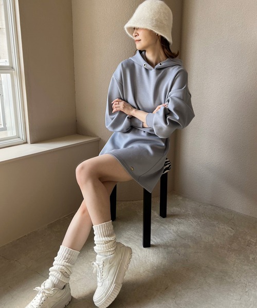 one after another NICE CLAUP（ワンアフターアナザーナイスクラップ）の「ショートパーカー+ミニスカートセットアップ（セットアップ・レディース・オフホワイト/杢グレー/ブルーグレー/ピンク・FREE）」の6枚目の写真