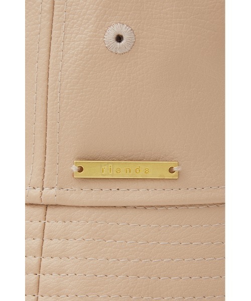 rienda（リエンダ）の「NEW ERA×Rienda Fレザーバケットハット ニューエラ（ハット・レディース・ベージュ/ブラック・FREE）」の14枚目の写真