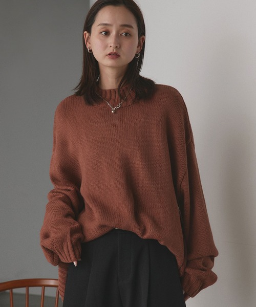 ad thie(アドティエ)の「後スリット モックネック ニットプルオーバー(ニット/セーター・レディース・ブルー/レンガ/ピンク/ナチュラル/オリーブ/チャコール/ピンクベージュ/ブラック/オフホワイト・FREE)」の9枚目の写真