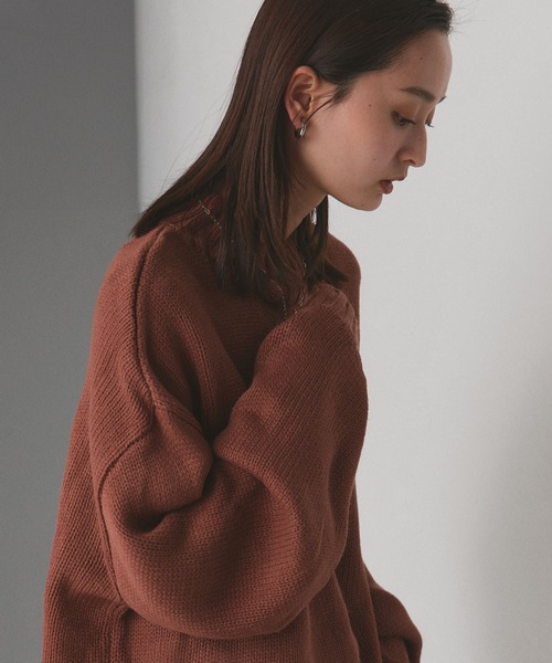 ad thie(アドティエ)の「後スリット モックネック ニットプルオーバー(ニット/セーター・レディース・ブルー/レンガ/ピンク/ナチュラル/オリーブ/チャコール/ピンクベージュ/ブラック/オフホワイト・FREE)」の14枚目の写真