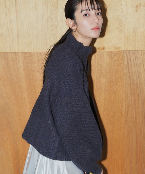 LIENCOEUR（リアンクール）の「ボトルネックミックスカラーニット（ニット/セーター・レディース・グレイッシュベージュ/ネイビー/ベージュ/オリーブ/ブルー/ラベンダー・FREE）」の5枚目の写真